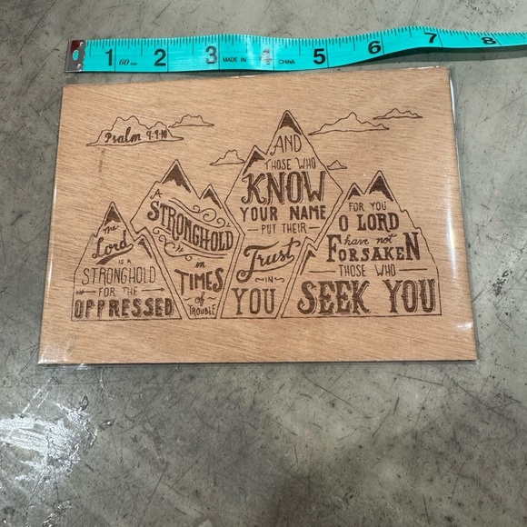 Beautiful frame able  Wooden Plaque with Engraved Mountains & Psalms 9:9-10🏔️🏔️ - Picture 5 of 6